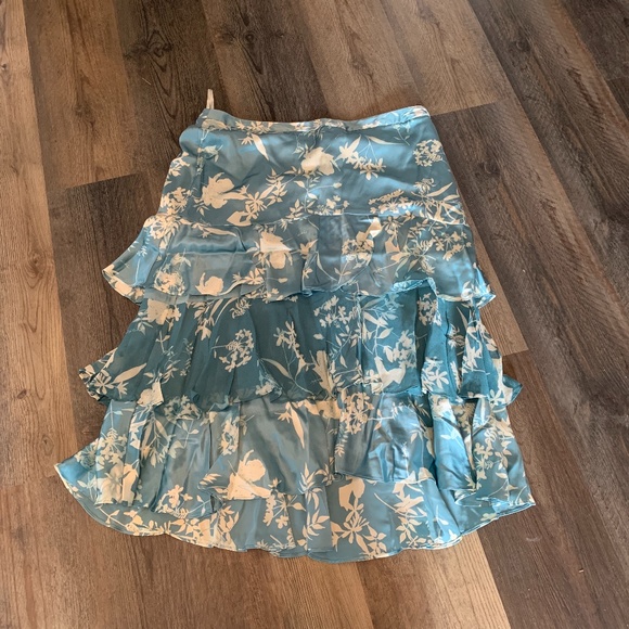 Banana republic poly ruffle tiered‎ skirt. Worn a few times. - Picture 1 of 3